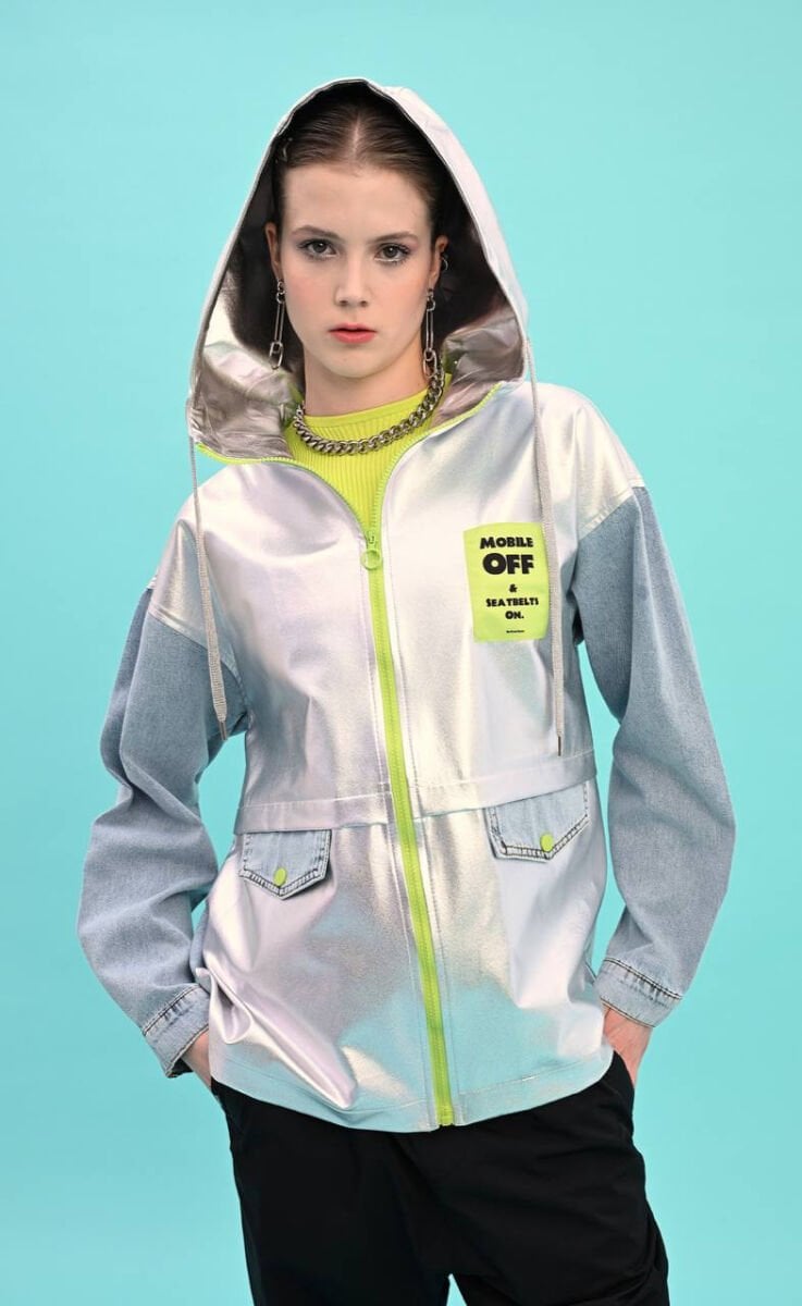 Gümüş ve Neon Detaylı Yağmurluk