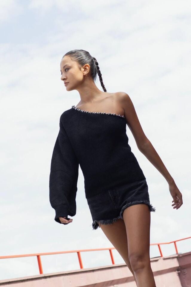 Asimetrik İnci Detaylı Triko