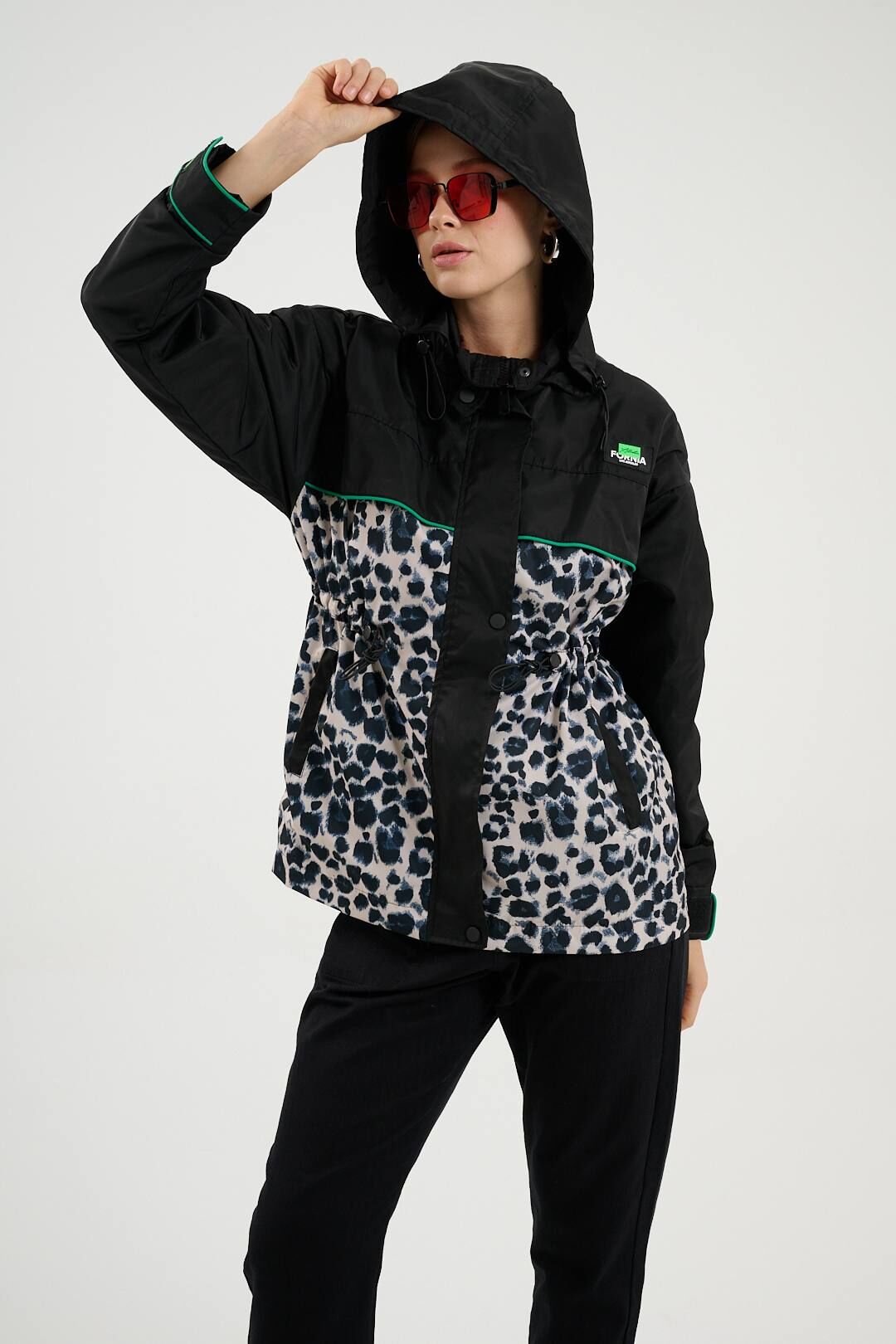 Leopar Detaylı Yağmurluk