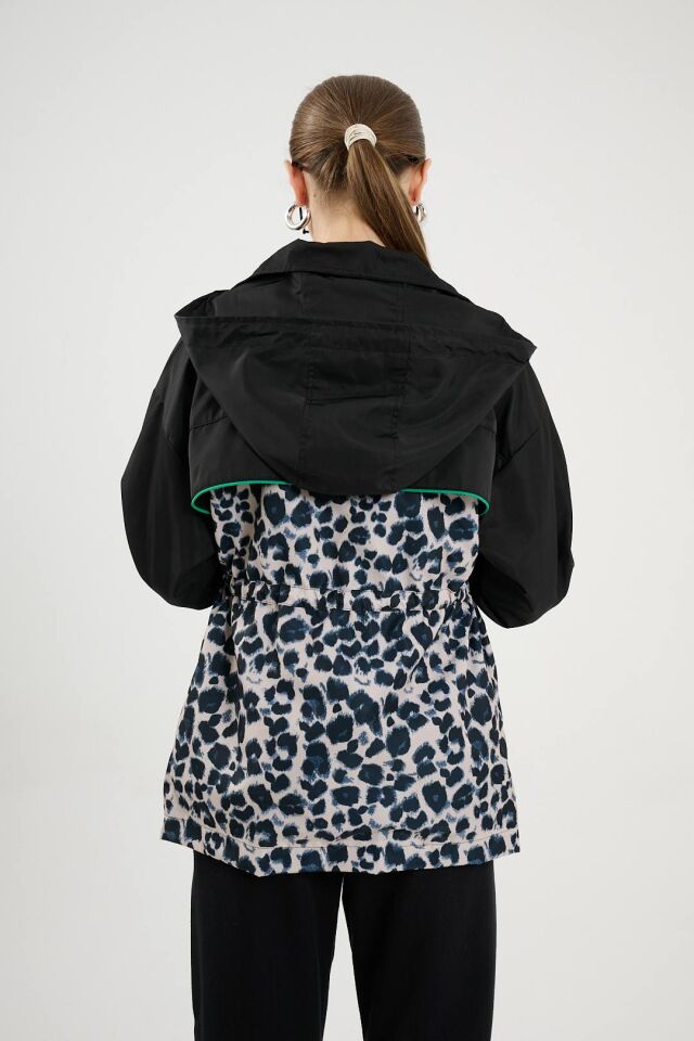 Leopar Detaylı Yağmurluk
