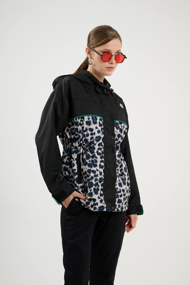 Leopar Detaylı Yağmurluk