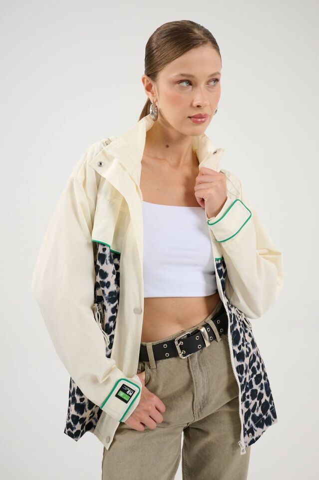 Leopar Detaylı Yağmurluk