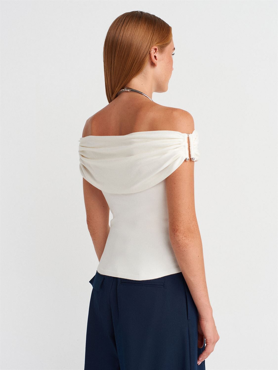 Omzu Açık Triko Bluz