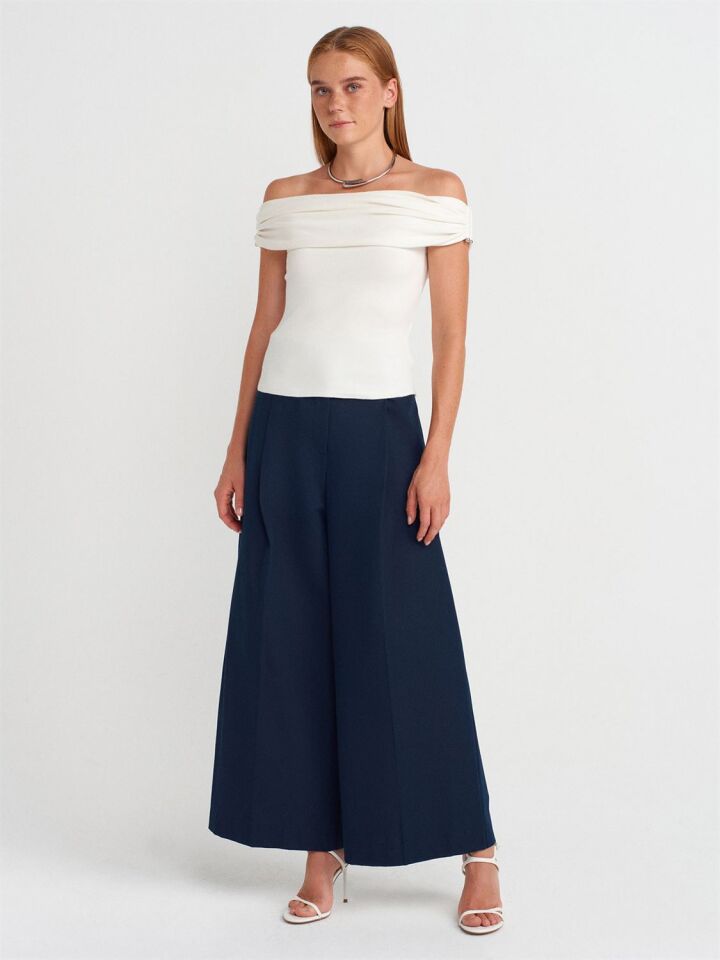 Omzu Açık Triko Bluz