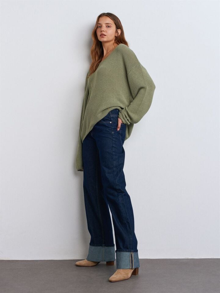 Oval Yaka Dökümlü Kazak