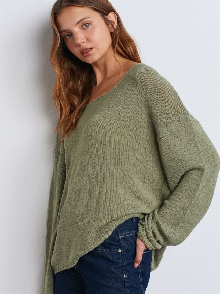 Oval Yaka Dökümlü Kazak