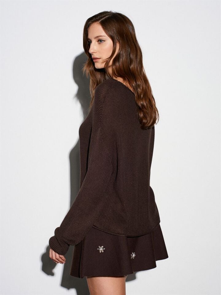 Kayık Yaka Dökümlü Triko Kazak