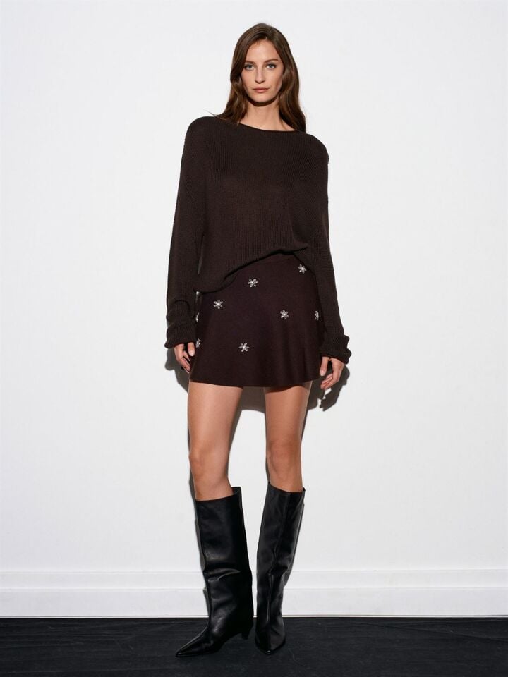 Kayık Yaka Dökümlü Triko Kazak