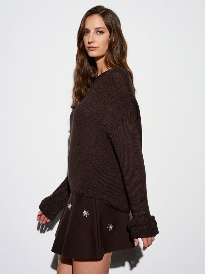 Kayık Yaka Dökümlü Triko Kazak