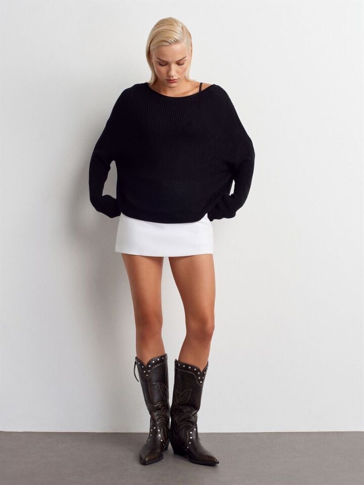 Kayık Yaka Dökümlü Triko Kazak