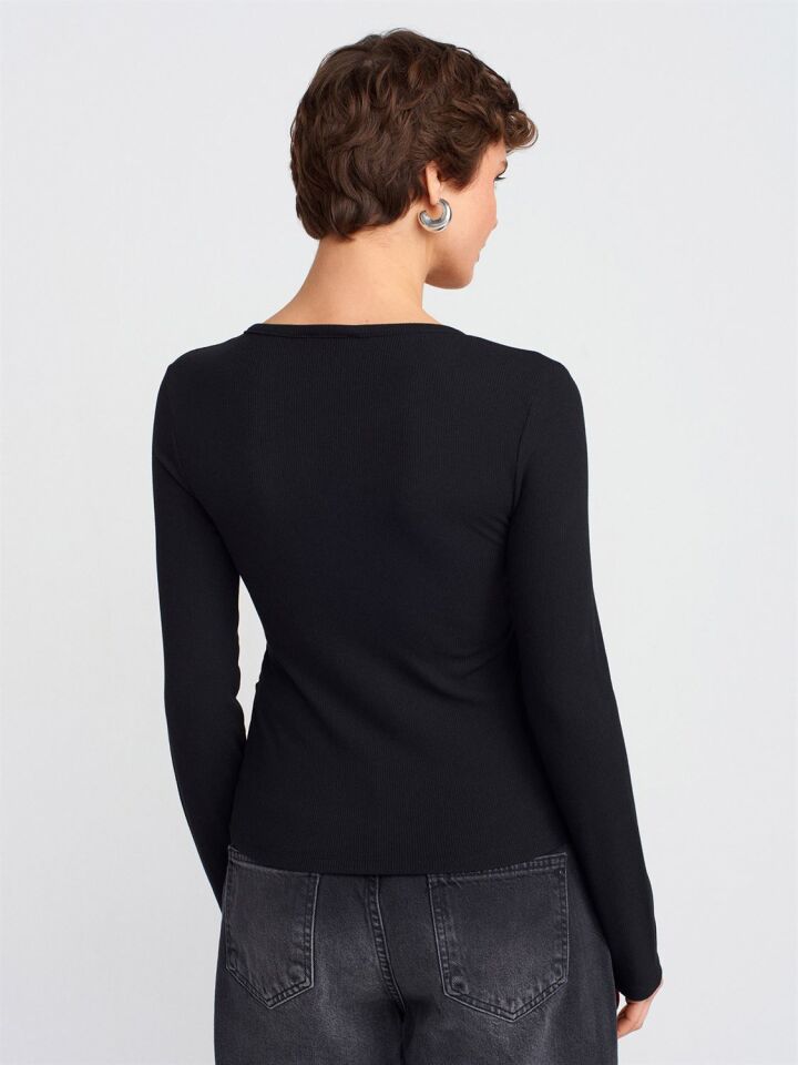 Düğme Detaylı Büzgülü Top