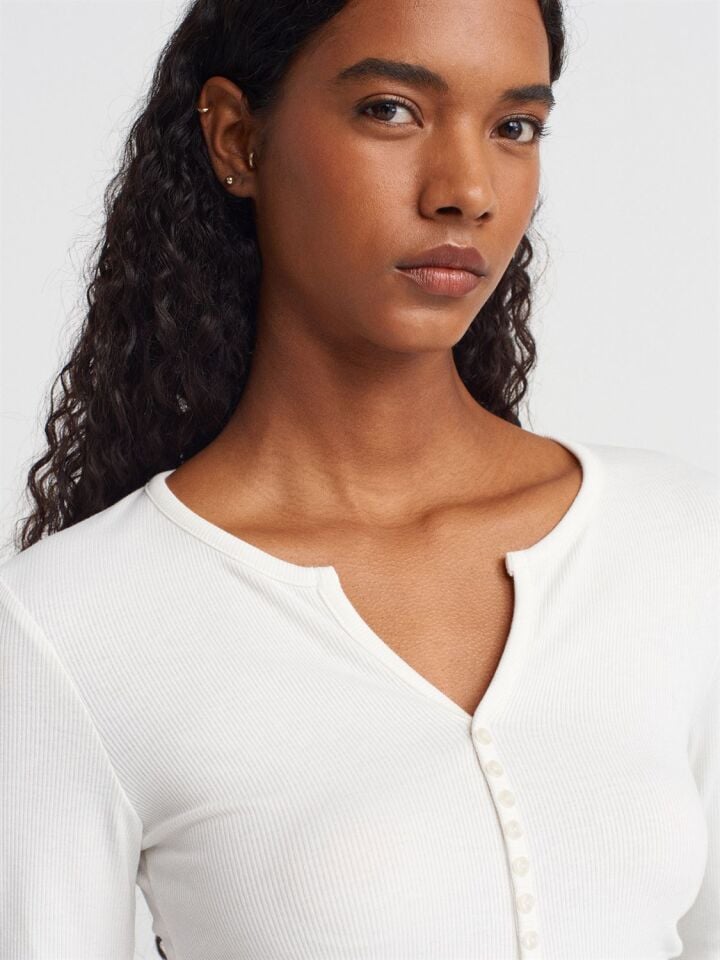 Düğme Detaylı Büzgülü Top