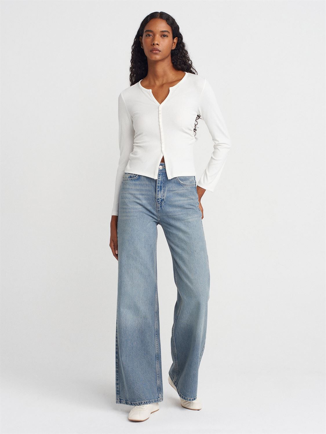 Düğme Detaylı Büzgülü Top